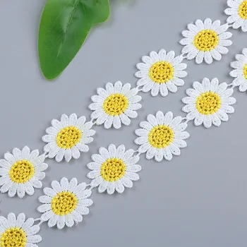 3.5 cm daisy cvet vezenine, čipke trim. rumeni cvetovi beli venčni čipke trim. XERY220921A